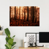 Dramatischer roter Nebel im Winter verschneiten Wa Poster (Heimbüro)