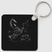 Dramatischer Schachkampf - Ritter gegen Pferd Schlüsselanhänger (Rückseite)