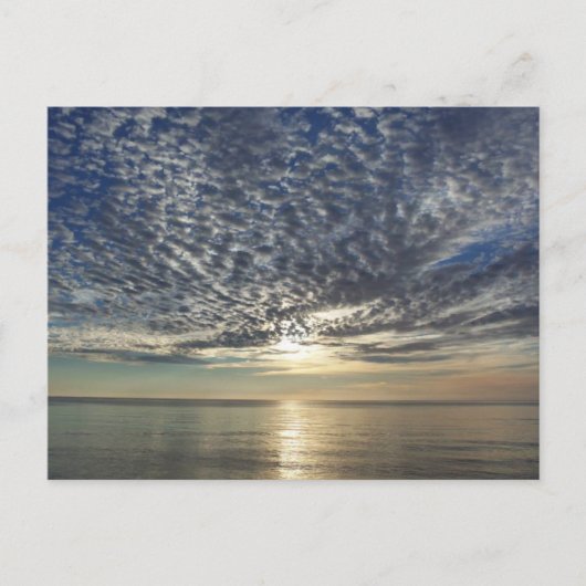 Dramatischer Sonnenuntergang mit Wolken und Ozean Postkarte (Vorderseite)