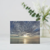 Dramatischer Sonnenuntergang mit Wolken und Ozean Postkarte (Stehend Vorderseite)