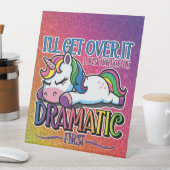 Dramatisches Einhorn - Funkelnder Regenbogen Sockelschild (In Situ)