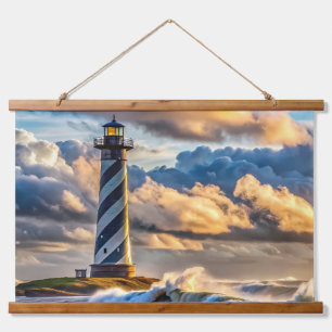 Dramatisches Leuchtturm Seascape mit Sturmwellen Wandteppich Mit Holzrahmen