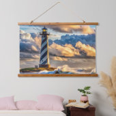 Dramatisches Leuchtturm Seascape mit Sturmwellen Wandteppich Mit Holzrahmen (Schlafzimmer)