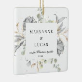 Dramatisches Silver Floral Monogram First Christma Keramikornament (Rechts)