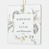 Dramatisches Silver Floral Monogram First Christma Keramikornament (Links)