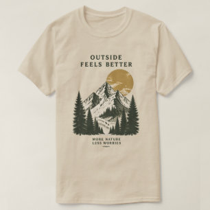 Draußen fühlt es sich besser Berg Haupttag: T-Shirt