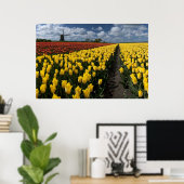 draußen in den Tulip-Feldern Poster (Heimbüro)