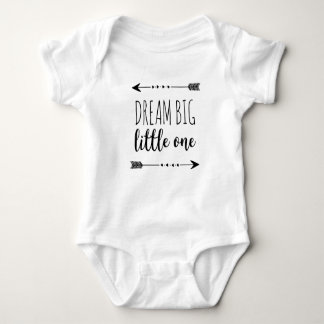 Dream Big Little One Heart Arrows Baby Strampler