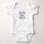 "Dream Big Little One" Nursery Quote Baby Strampler (Vorderseite)