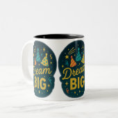 Dream Big Stars Zweifarbige Tasse (Vorderseite Links)