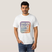 Dream Big Start Small – Motivational Retro Gradien T-Shirt (Vorne ganz)