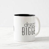 Dream Bigger Motivierend Goals Moderne Schrift Zweifarbige Tasse (VorderseiteRechts)