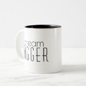 Dream Bigger Motivierend Goals Moderne Schrift Zweifarbige Tasse (Vorderseite Links)
