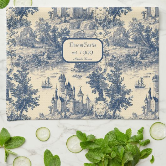 Dream Castle Classic Blue and Ivory Toile de Jouy Geschirrtuch (Gefaltet)
