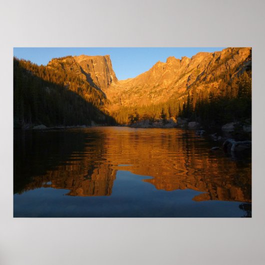 Dream Lake im Licht des Sonnenaufgangs I Poster (Vorne)