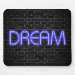 DREAM Text in Neonleuchten auf Backstein Mousepad