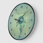 Dreamcatcher auf einem grünes Goldhintergrund Große Wanduhr (Winkel)