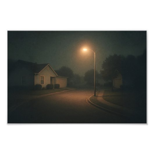 Dreamcore Suburban Night Street mit Streetlight Fotodruck (Vorne)