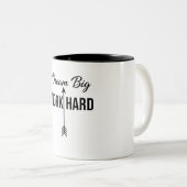 Dreams Big Work Hard Zweifarbige Tasse (VorderseiteRechts)