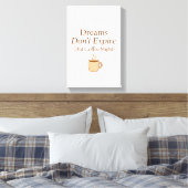 Dreams Don’t Expire, But Coffee Might – Motivation Leinwanddruck (Insitu (Schlafzimmer))