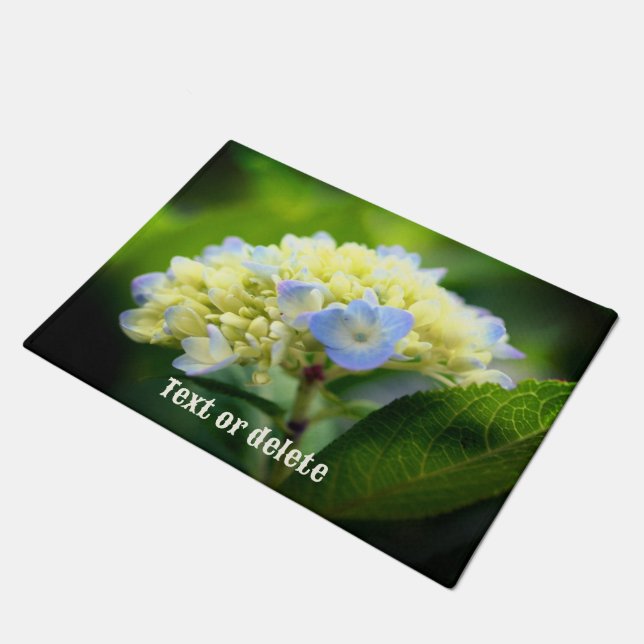 Dreamy Blue Hydrangea Blume Personalisiert Fußmatte (Schrägansicht)