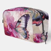 Dreamy Butterfly mit rosafarbenen Blume Waschbeutel (Rechte Ecke)