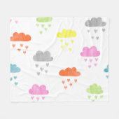 Dreamy Clouds: Wasserfarbener Herzrain Fleecedecke (Vorderseite (Horizontal))