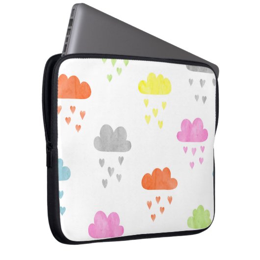 Dreamy Clouds: Wasserfarbener Herzrain Laptopschutzhülle (Vorne Rechts)