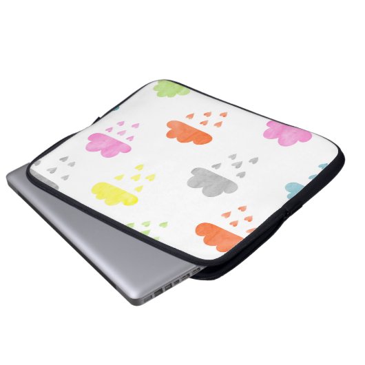 Dreamy Clouds: Wasserfarbener Herzrain Laptopschutzhülle (Vorne Knopf)