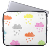 Dreamy Clouds: Wasserfarbener Herzrain Laptopschutzhülle (Vorderseite)