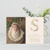 Dreamy Floral S Initial Gold Glitter Newborn Ankündigung (Stehend Vorderseite)