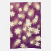 Dreamy Lila Snowflake Bokeh Lights Handtuch (Vertikal)