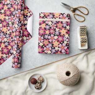 Dreamy Mixed Blossoms (Schwarz) Blumendruck Geschenkpapier