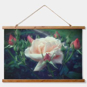 Dreamy Peach Rose and Buds Wandteppich Mit Holzrahmen