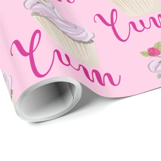 Dreamy Pink Cupcake mit Raspberry Yum! Geschenkpapier (Rolleneckpunkt)