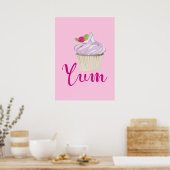 Dreamy Pink Cupcake mit Raspberry Yum! Poster (Küche)