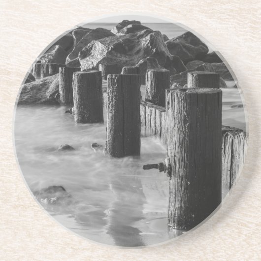 Dreamy Seawall Grayscale Getränkeuntersetzer (Vorne)