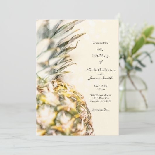 Dreamy Tropical Pineapse Island Beach Wedding Einladung (Stehend Vorderseite)