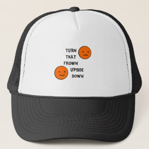 Drehen Sie sich dass umgedrehte T-Shirts des Truckerkappe