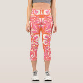 Drehmuster in Rosa, Orange und Creme Capri Leggings (Vorderseite)