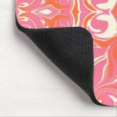 Drehmuster in Rosa, Orange und Creme Mousepad (Ecke)