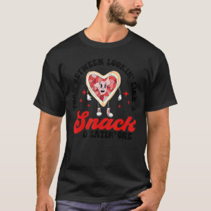Dreht zwischen dem Aussehen wie ein Snack und dem  T-Shirt