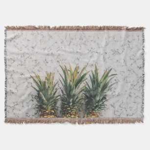 Drei Ananas auf Marmor Decke