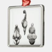 Drei Ansichten einer "Venus" Statuette Silbernes Ornament (Links)