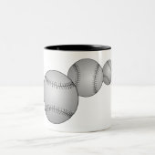 Drei Baseballs Zweifarbige Tasse (Mittel)