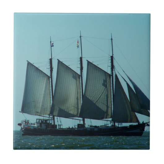 Drei bemastetes Segelschiff Fliese (Vorderseite)