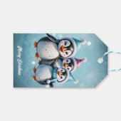 Drei bezaubernde Pinguine stehen im festlichen Win Geschenkanhänger (Vorderseite (Horizontal))
