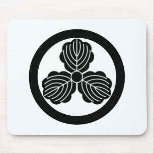 Drei Blätter aus Eiche(1) im Kreis Mousepad