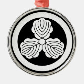 Drei Blätter aus Eiche(1) im Kreis Ornament Aus Metall (Vorne)