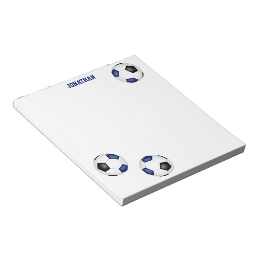 Drei blaue schwarze Fußballbälle Spielername Notizblock (angewinkelt)